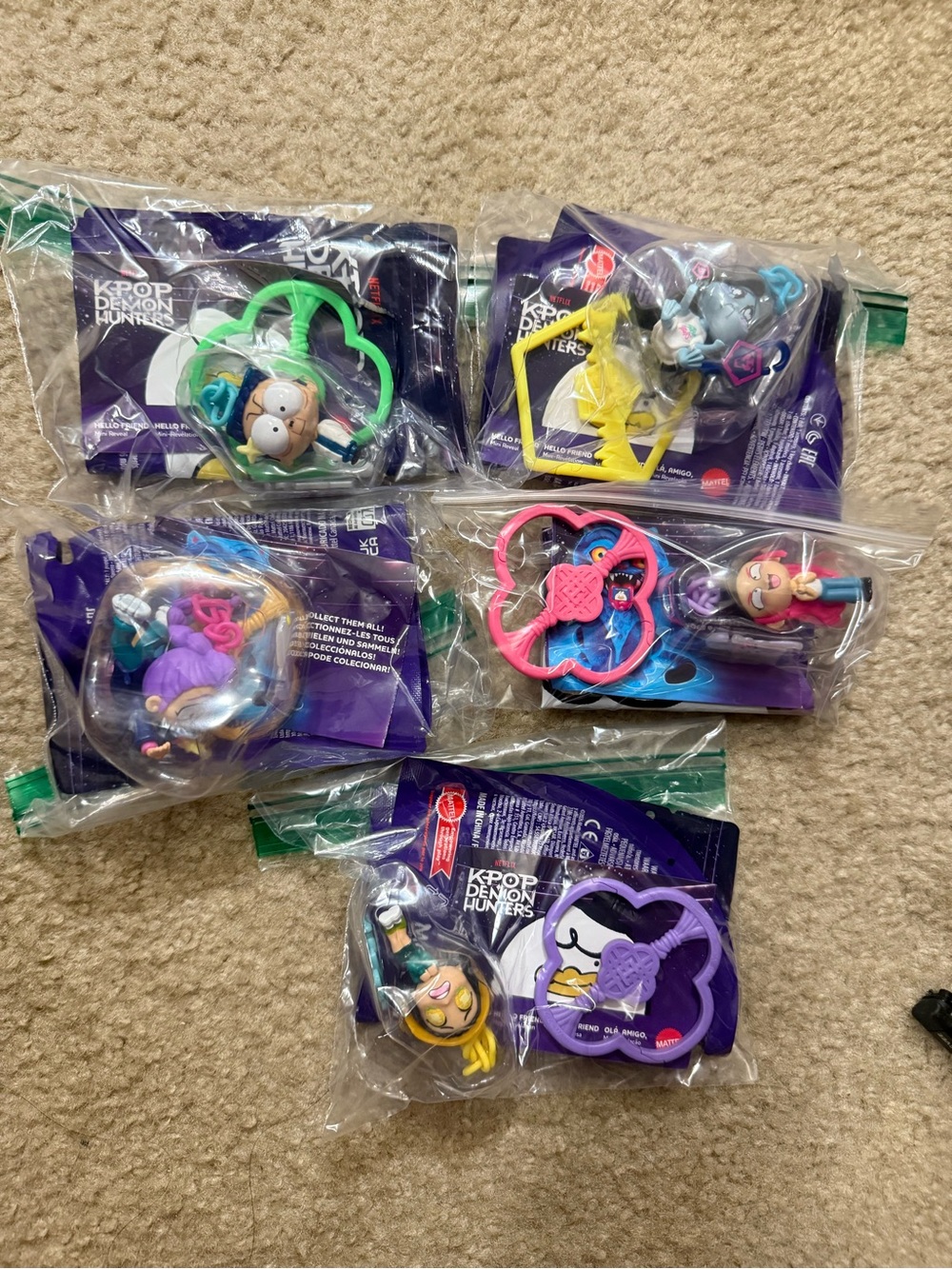 KPop Demon Hunters Hello Friend Mini Reveal Keychain (Set of 5)